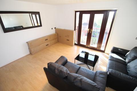 3 bedroom apartment to rent, Loxford Court, Manchester M15