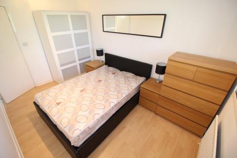 3 bedroom apartment to rent, Loxford Court, Manchester M15