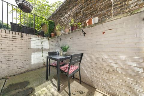 2 bedroom flat to rent, St John's Hill, St John's Hill, London, SW11