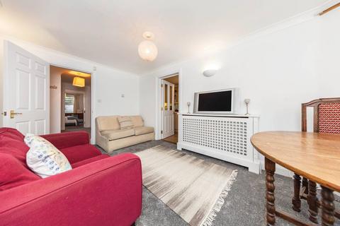 2 bedroom flat to rent, St John's Hill, St John's Hill, London, SW11