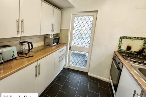 3 bedroom semi-detached house to rent, Barclays Avenue, Greater Manchester M6