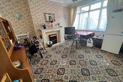 3 bedroom terraced house for sale, Avenue Road, North Yorkshire YO12