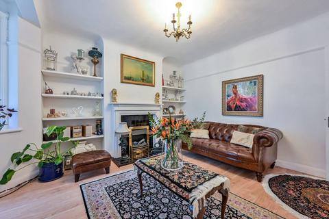 2 Perth Close, London, SW20 0AJ