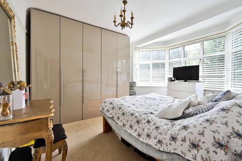2 Perth Close, London, SW20 0AJ