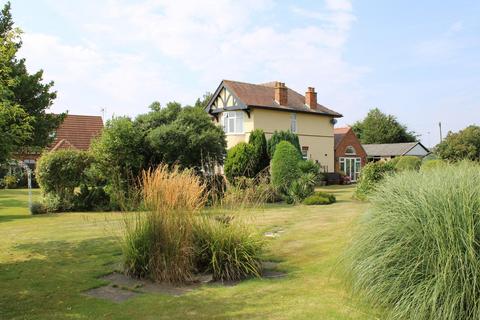 4 bedroom detached house for sale, 5 Marsh Lane, Barnetby, DN38