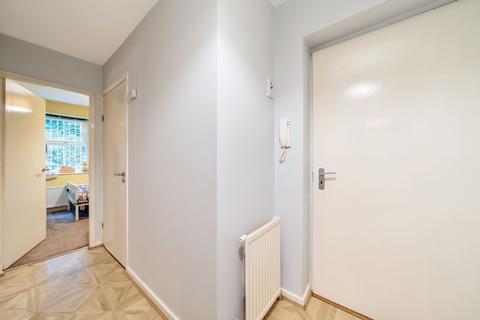 2 bedroom flat for sale, Bridgewater Court, Grove Lane, Headingley, Leeds, LS6