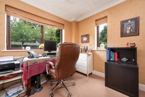 Quest Forest Drive, Kirby Muxloe, Leicester, LE9 2EA