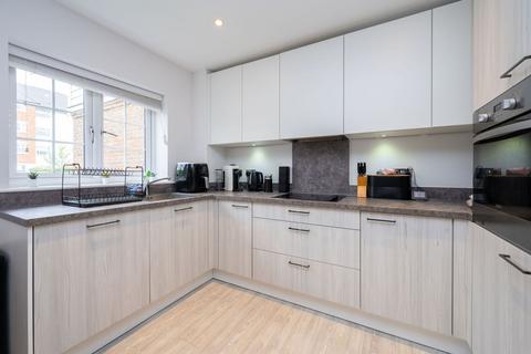 2 bedroom flat for sale, Arundale Walk, Horsham, RH12