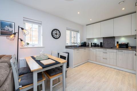 2 bedroom flat for sale, Arundale Walk, Horsham, RH12