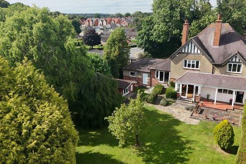 4 bedroom semi-detached house for sale, Beacon Lane, Grantham