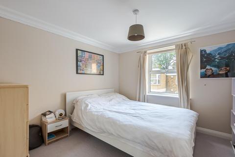 3 bedroom flat for sale, Cedars Road, London SW4