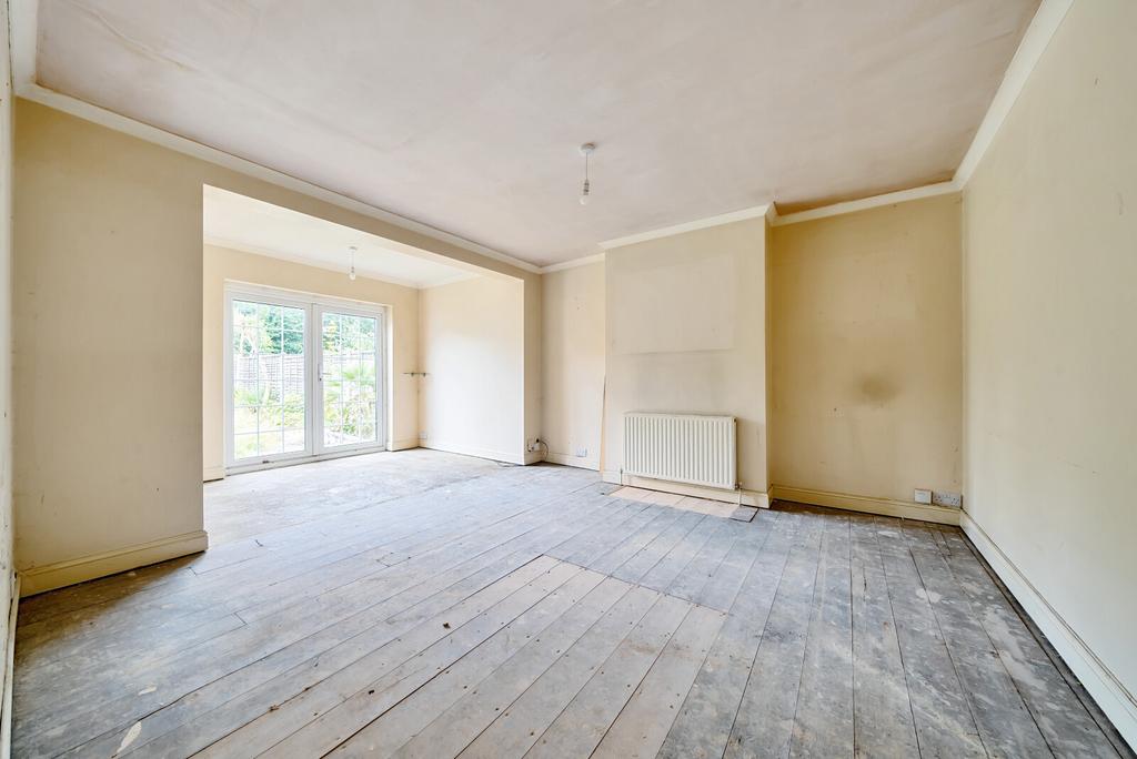 Ellerman Avenue, Twickenham, TW2 4 bed bungalow for sale £625,000