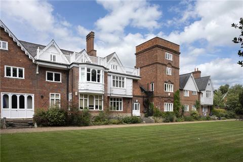 3 bedroom flat for sale, Coombe House, Devey Close, KT2