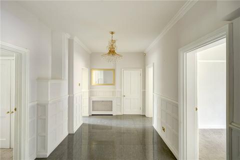 3 bedroom flat for sale, Coombe House, Devey Close, KT2