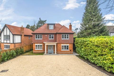 5 bedroom detached house to rent, Guildford Lane, Woking, GU22