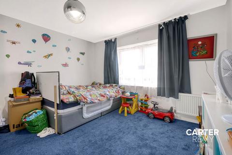 15 Gumley Road, Grays, RM20 4XP