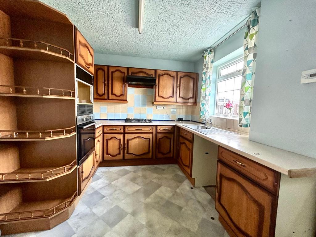 Kitchen 2.jpg