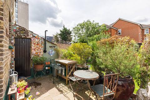 4 bedroom semi-detached house for sale, Shrubland Road, Leyton, London, E10