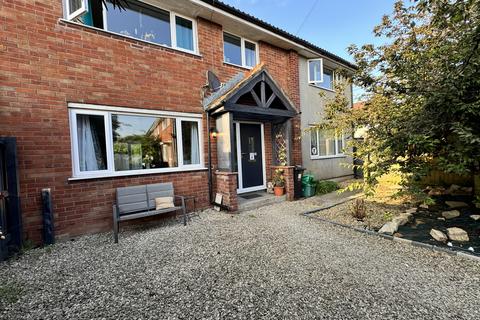 4 bedroom end of terrace house for sale, Orchard Drive, Aust, BS35