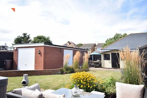 3 bedroom chalet for sale, Kings Parade, Holland-on-Sea