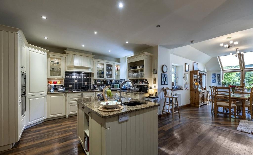 Kitchen/Dining Area