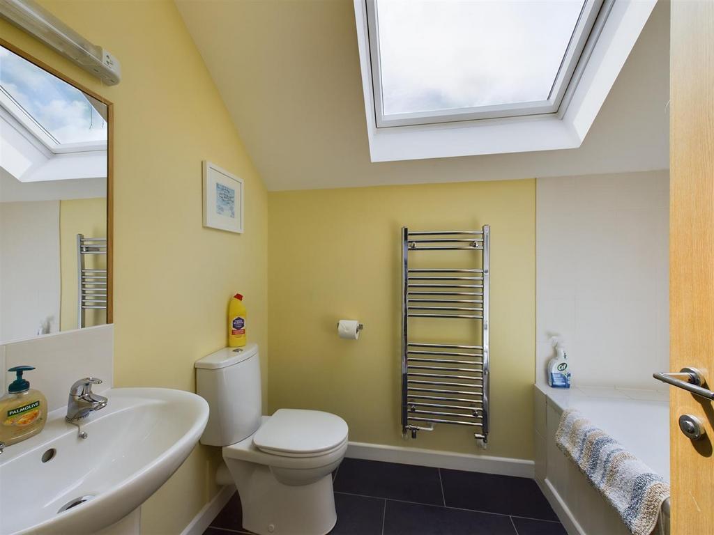 En-Suite Bathroom