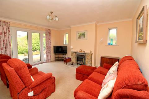 8 Perth Close, Seaford, BN25 3UP