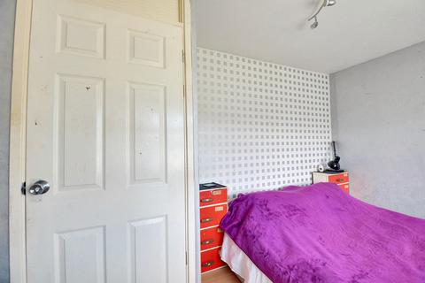 3 bedroom end of terrace house for sale, at St. Peter's Avenue, Aylesbury, Aylesbury HP19