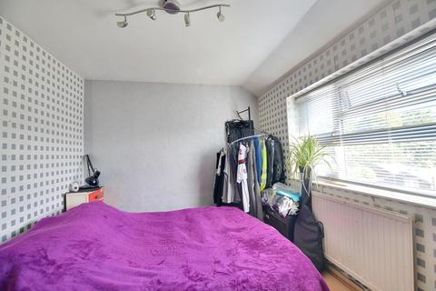 3 bedroom end of terrace house for sale, at St. Peter's Avenue, Aylesbury, Aylesbury HP19