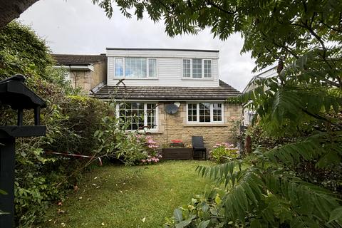 3 bedroom semi-detached house for sale, Wellington Road, Wilsden BD15