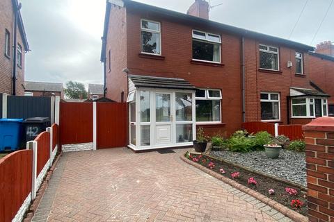 3 bedroom semi-detached house for sale, 40 Thatch Leach, Chadderton