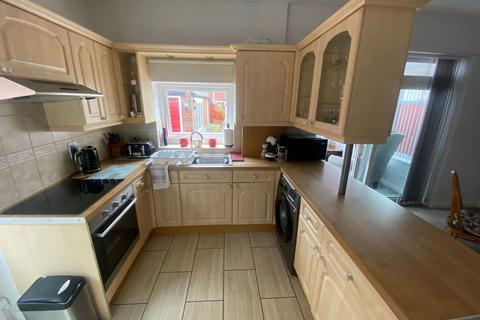 3 bedroom semi-detached house for sale, 40 Thatch Leach, Chadderton