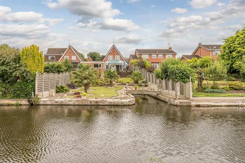 3 bedroom detached house for sale, Reynolds Close, Swindon, DY3 4NQ