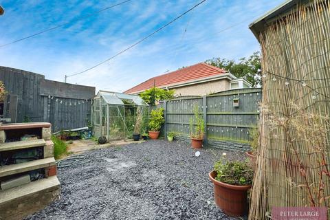 3 bedroom semi-detached bungalow for sale, Rhyl Coast Road, Rhyl, Denbighshire LL18 3US