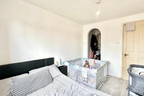 2 bedroom flat for sale, Waterside Close, Barking IG11