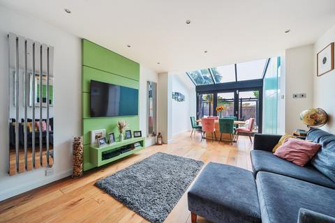 2 bedroom end of terrace house for sale, Old School Place, Woking, Surrey, GU22