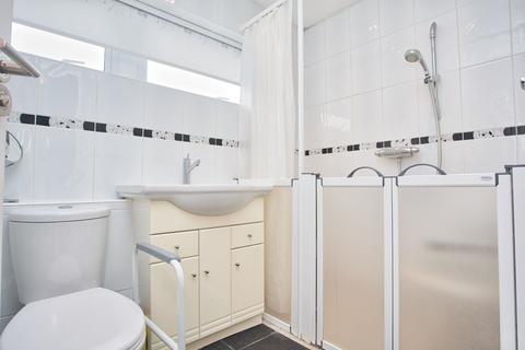 8 Grasmere Gardens, Folkestone, CT19 5JN