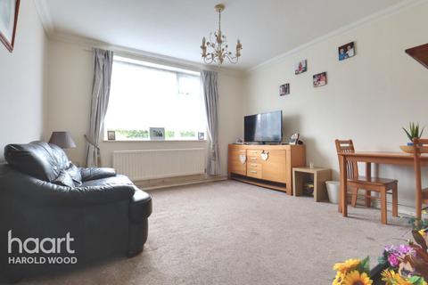 34 Dudley Road, Romford, RM3 8LH
