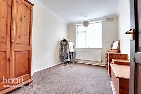 34 Dudley Road, Romford, RM3 8LH