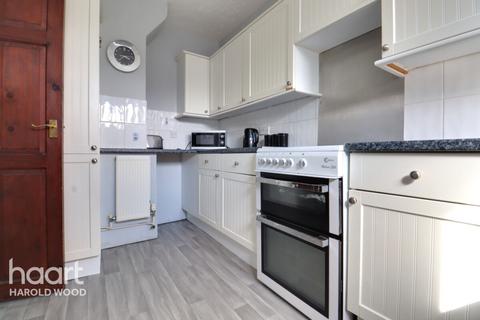 34 Dudley Road, Romford, RM3 8LH