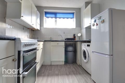 34 Dudley Road, Romford, RM3 8LH