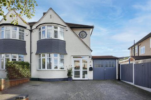 15 Ivor Grove, London, SE9 2AJ