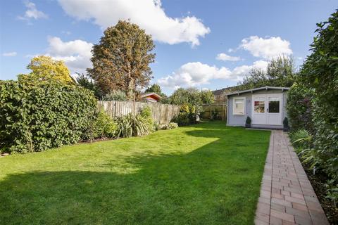 15 Ivor Grove, London, SE9 2AJ
