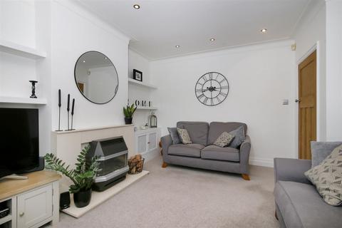 15 Ivor Grove, London, SE9 2AJ