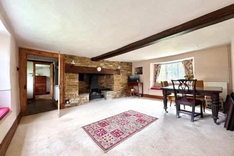 4 bedroom detached house for sale, Shrivenham Road, South Marston, SN3