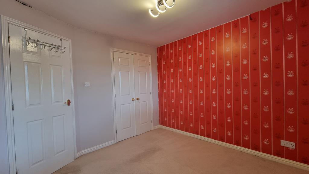 Double bedroom alternative view