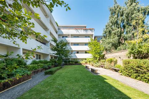 2 bedroom flat for sale, Carlton Drive, Putney, London