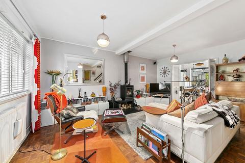 70 Woodville Road, Richmond, TW10 7QN