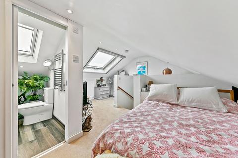 70 Woodville Road, Richmond, TW10 7QN