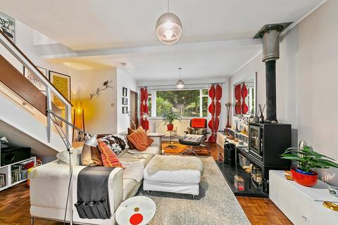 70 Woodville Road, Richmond, TW10 7QN